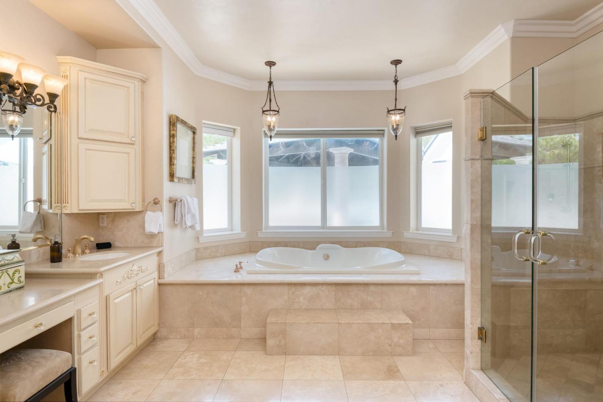Grand Contento By Avantstay Extraordinary Estate W Pool Hot Tub Movie Room Temecula Exterior photo